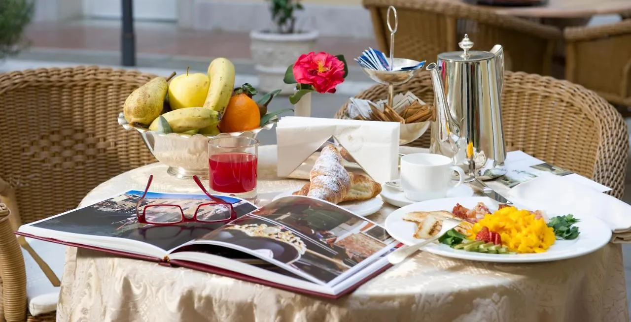 Hotel Carlton On The Grand Canal Венеция 4*,