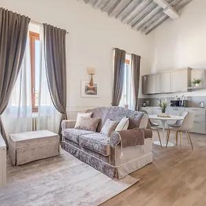 https://florence-feel-apartment.it-tuscanyhotel.com