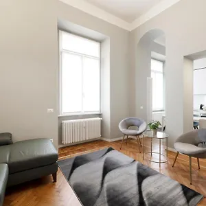 https://milan-royal-suites-centro.italymilanhotels.net